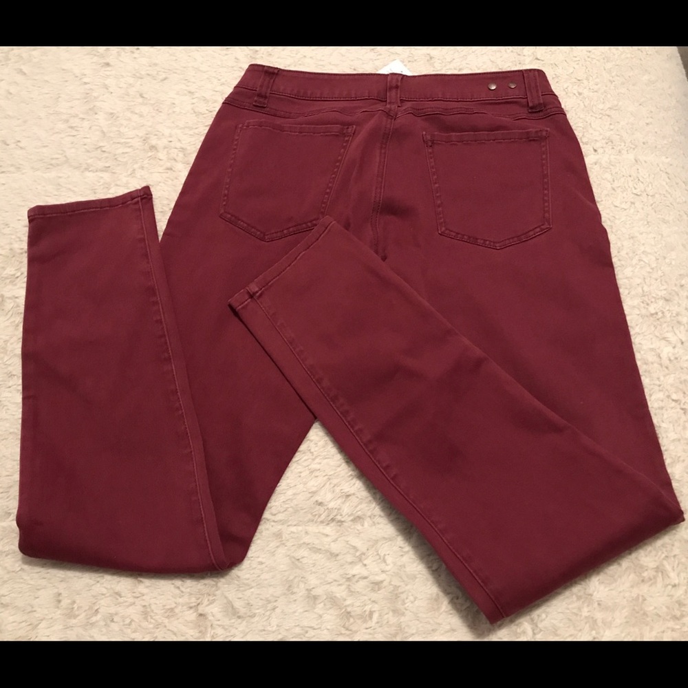 Cabi SZ 6 Bordeaux skinny jeans.